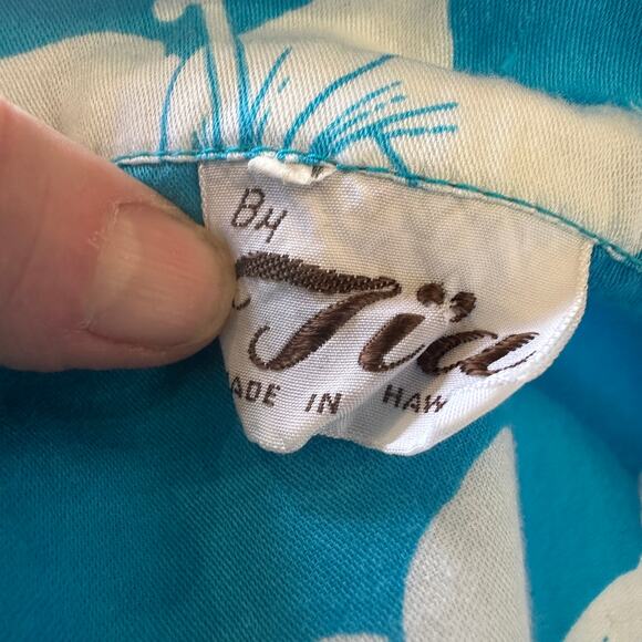 Hawaiian Shirt Button Down Crop Top One Size Oversized Hibiscus Turquoise Unique - Picture 4 of 7